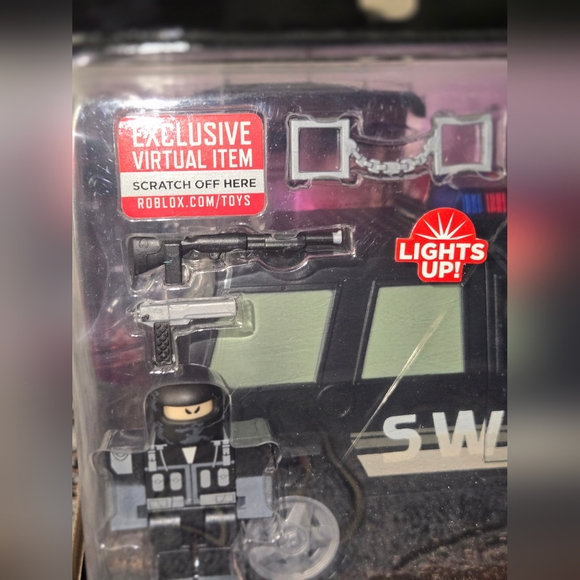 Roblox Jailbreak Swat Unit 8 Piece Set New In Box - Picture 8 of 9